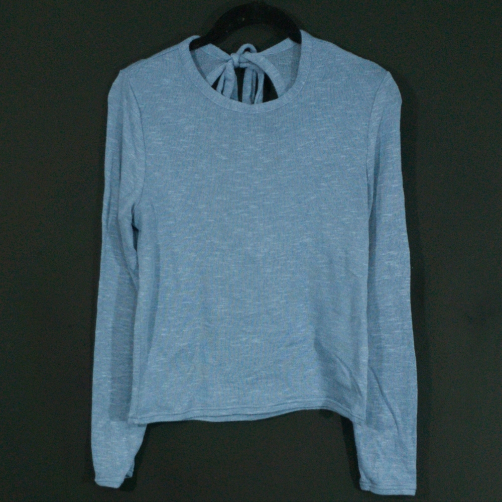 Divided open back sweater blue